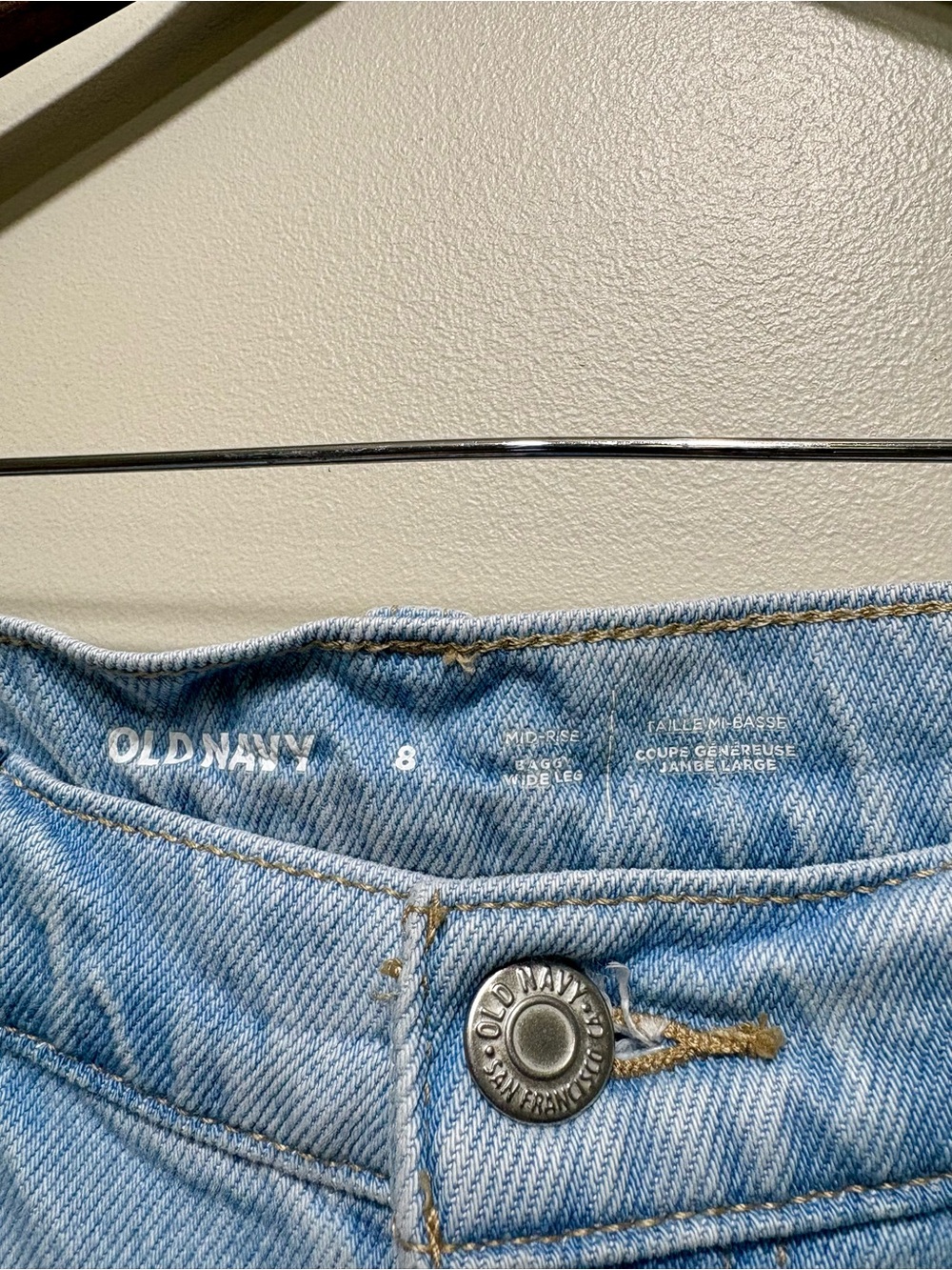 Old Navy Mid Rise Baggy Wide Leg Ripped Jeans Light Wash Size 8 - Picture 5 of 9